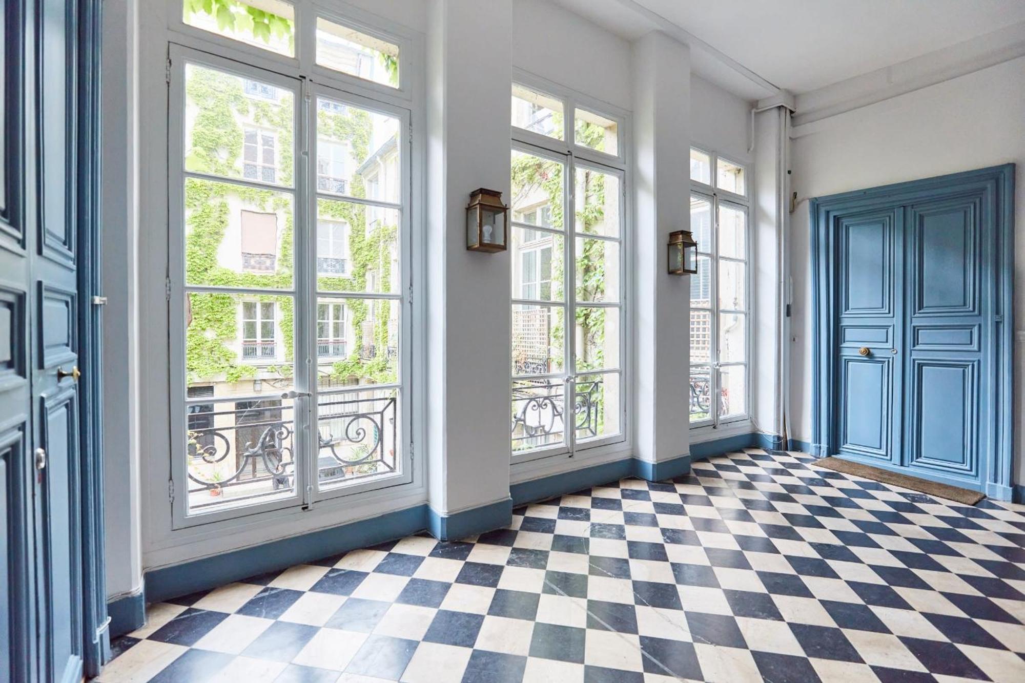 פריז Place Des Vosges - 1Br With Balcony - Cityapartmentstay מראה חיצוני תמונה